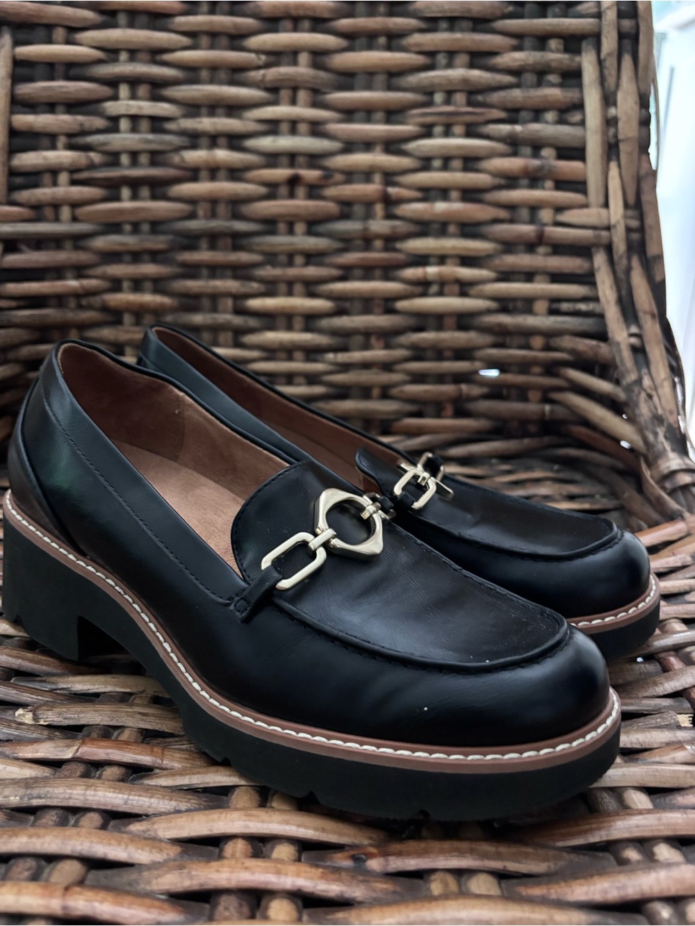 Naturalizer Black Leather Women's Loafers with Gold Chain Accent in size 8